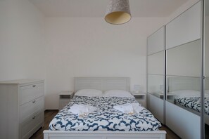 1 bedroom, in-room safe, desk, iron/ironing board