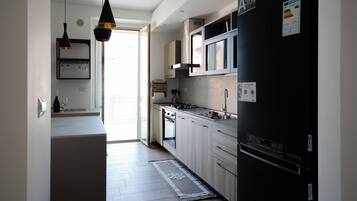 KĂŒhlschrank, Ofen, Herdplatte, GeschirrspĂŒler