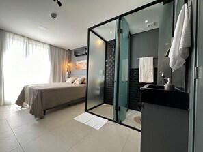 Studio | Bộ đồ giường kháng dị ứng, nệm có lớp đệm bông, bàn 