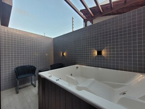 Studio-suite til brudepar - køkken - ved stranden | Privat spabad