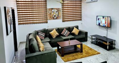 Gorgeous Quiet & Comfy Close to Highway