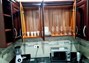 Private kitchen - Gorgeous Quiet & Comfy Close to Highway (Adentan)