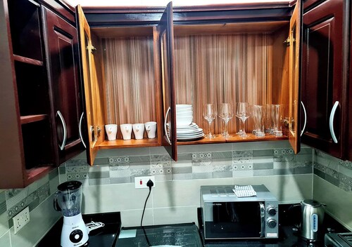 Gorgeous Quiet & Comfy Close to Highway