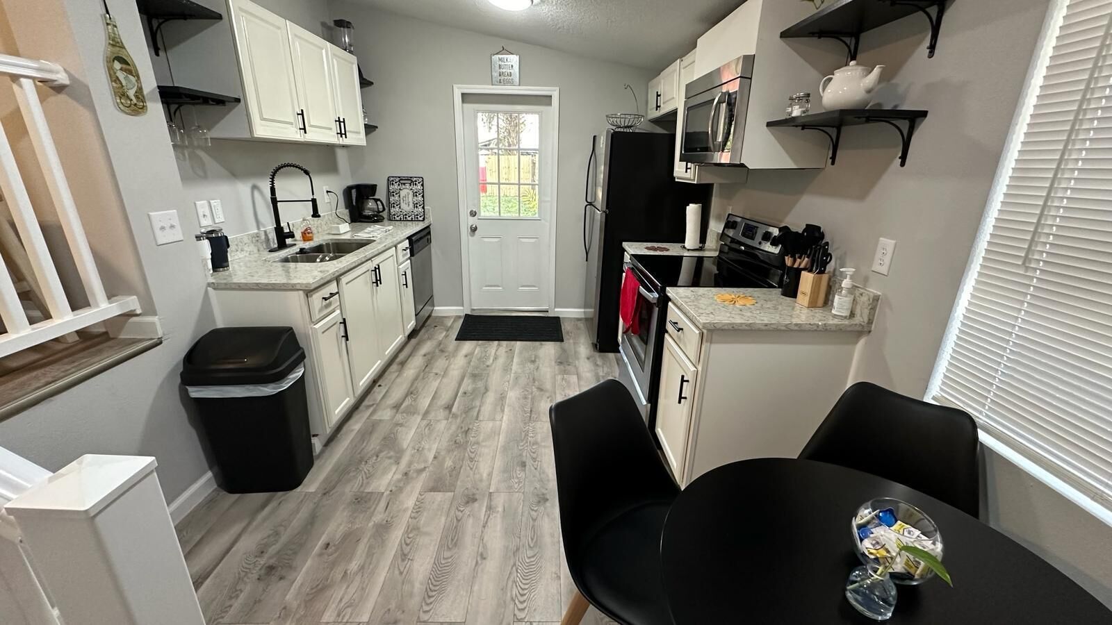 雪櫃、微波爐、焗爐、爐具