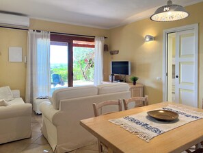 TV - VILLETTA KAYTE - Lovely villetta in central location, sea views, near beach (Sardegna)