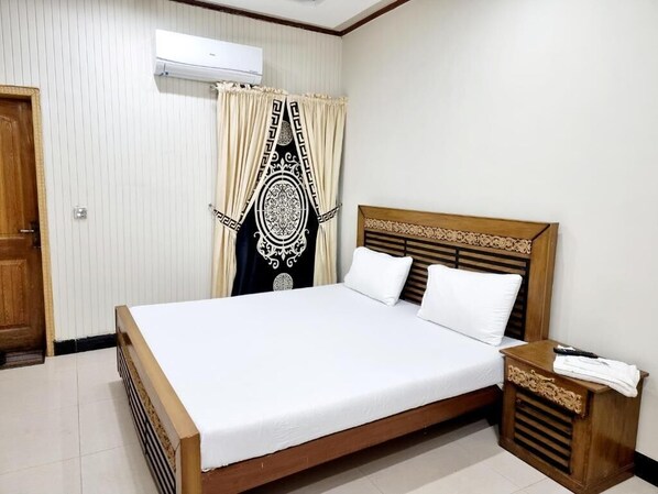 Quarto casal luxo | Quartos à prova de som, ferros/tábuas de passar roupa, Wi-Fi de cortesia