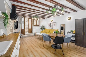Living area - La Bestia Deluxe Studio Apartment in Old Town Rovinj (Rovinj)