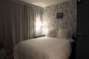 1 chambre, bureau, chambres insonorisées, fer et planche à repasser