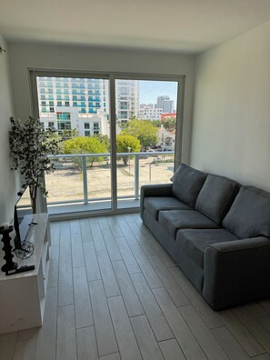 Living area - Great Apartment in Miami + Parking included (Miami)