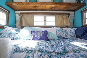 1 bedroom, desk, iron/ironing board, free WiFi - Hot Tub • Firepit • Washer • 500Mbps • PetsOK (Victorville)