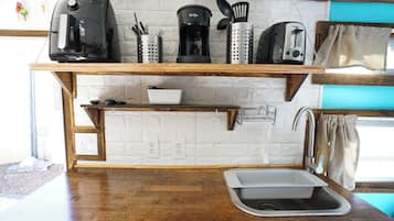 Fridge, microwave, coffee/tea maker, toaster