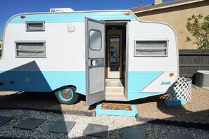 Exterior detail - Hot Tub • Firepit • Washer • 500Mbps • PetsOK (Victorville)