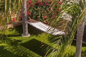 Property grounds - Larnaca Chelidonia Seafront Villa (Meneou)