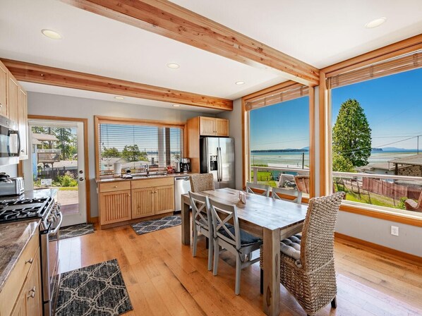 Fridge, microwave, oven, stovetop - Large home Close to beach, BBH 8233 (Birch Bay)