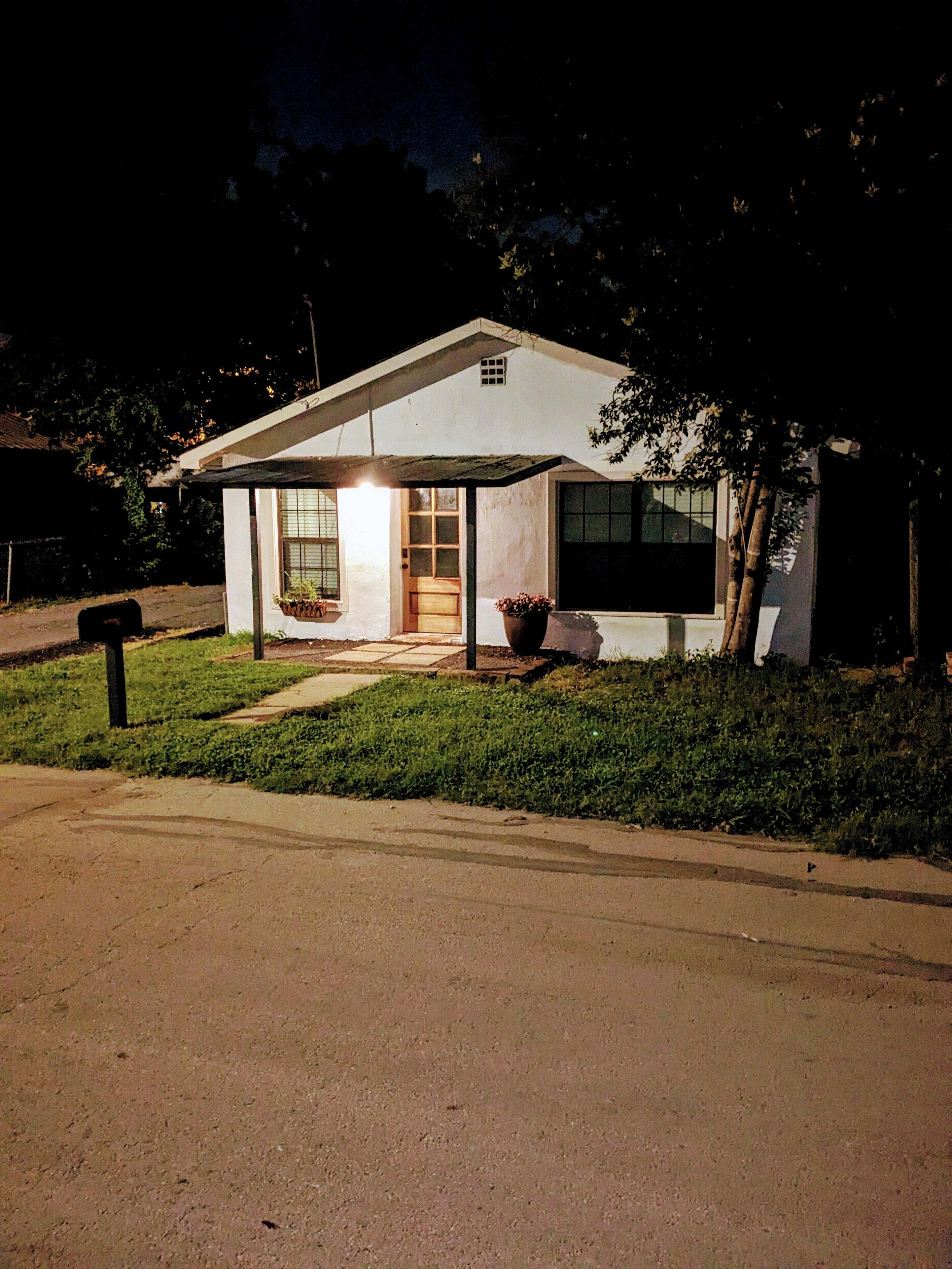 Cozy Cottage near downtown Seguin