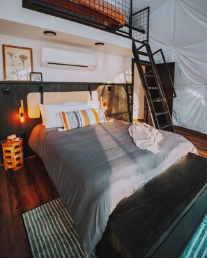 1 bedroom, iron/ironing board, WiFi, bed sheets - MacArthur Geodesic Dome at Starlight Haven Resort (Hot Springs)