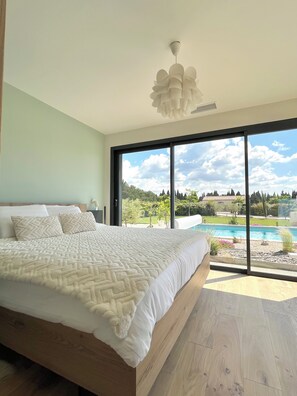 4 bedrooms, iron/ironing board, WiFi, bed sheets - Villa au Calme, Climatisée, Piscine Entre Saint Rémy, les Alpilles et Avignon (Graveson)