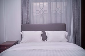2 chambres, fer et planche à repasser, Wi-Fi, draps fournis