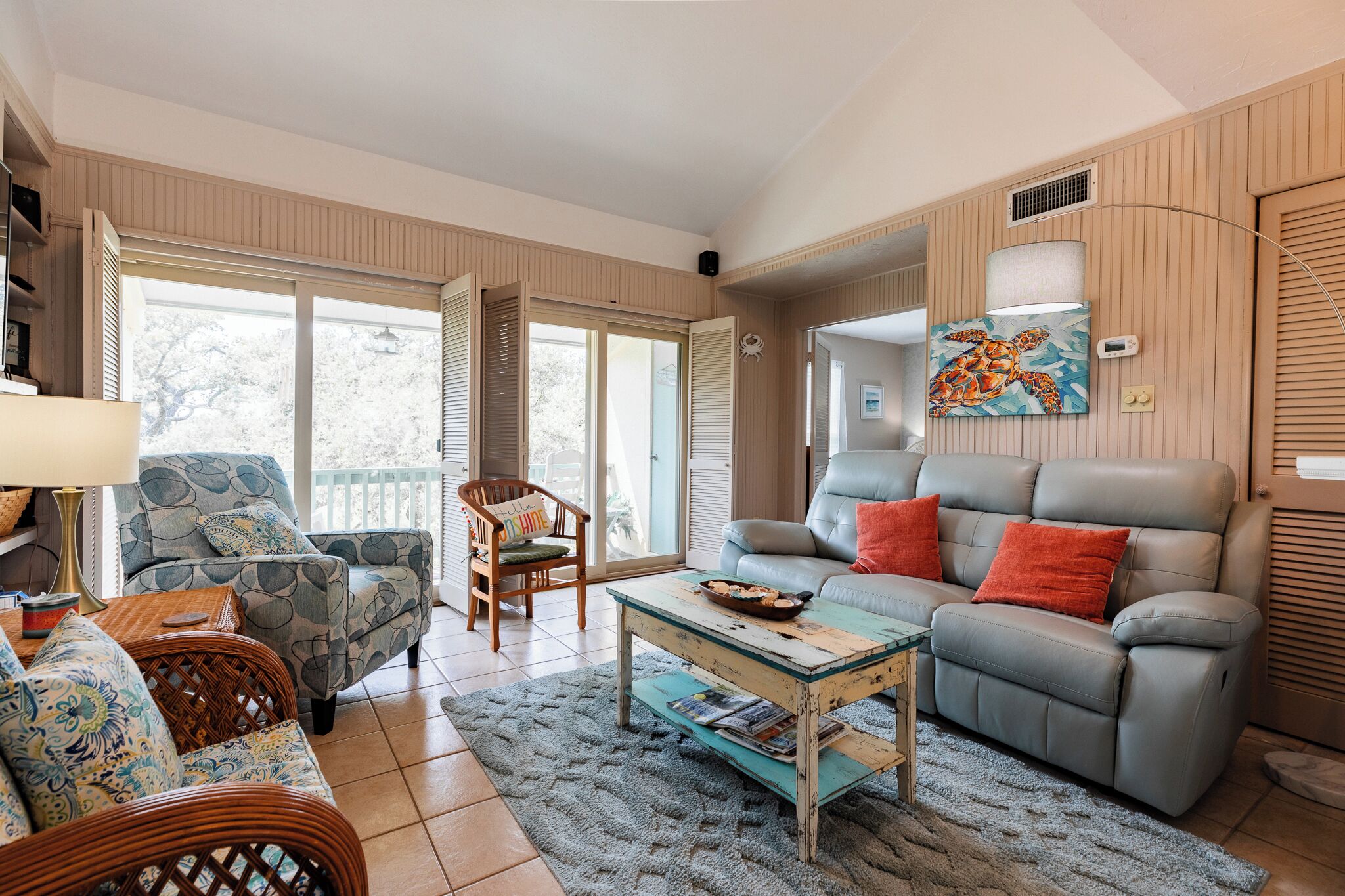The Crab Resort with a pier, tennis court and pool. Pet friendly!