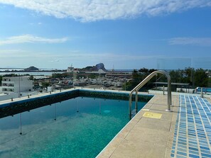 Outdoor pool - Carrizo apartment (Mazatlán)