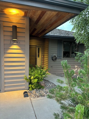 Townhouse in beautiful North Helena Valley, below the majestic Sleeping Giant