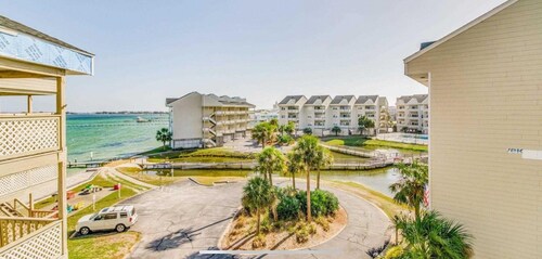 PENSACOLA BEACH WATERFRONT CONDO. Relaxing  water sound and views from the deck.