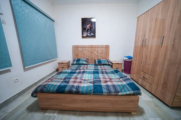 8 bedrooms, WiFi, bed sheets