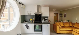17 Bowline · Superb Studio + Free Parking | Pass the Keys