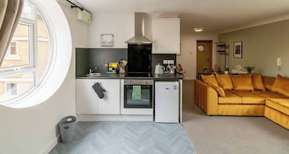 17 Bowline · Superb Studio + Free Parking | Pass the Keys