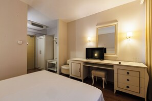 Premium bedding, in-room safe, desk, laptop workspace