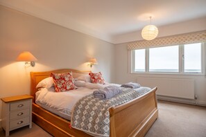 6 bedrooms, iron/ironing board, free WiFi, bed sheets