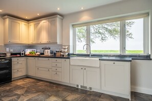 Microwave, dishwasher, coffee/tea maker, high chair - Saltingsgarth, Brancaster, Norfolk (Wells-next-the-Sea)