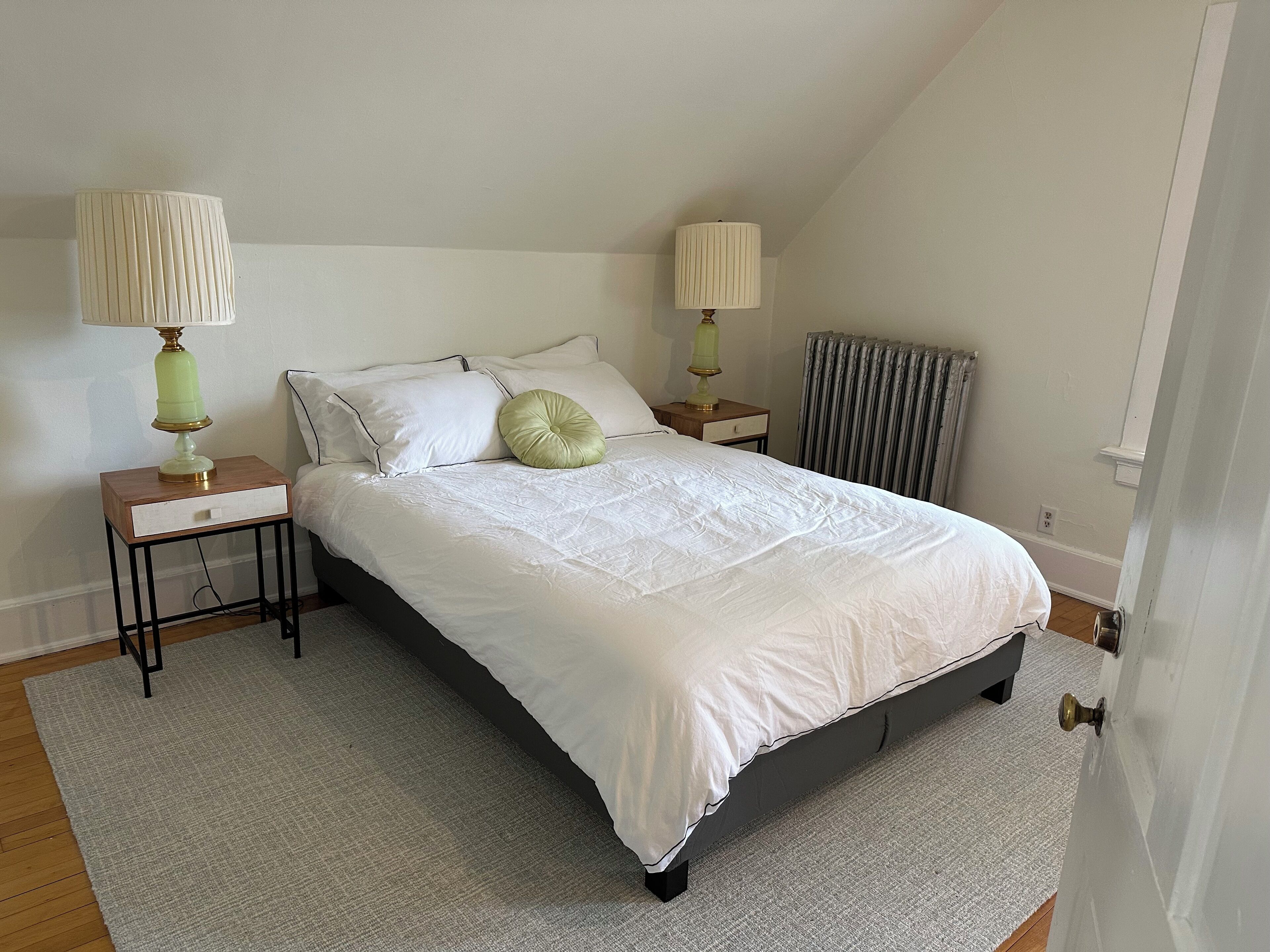 Large Upper 2 bedroom Lower Eastside Apartment