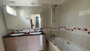 تجهيزات دش، مجففات شعر، ورق حمّام