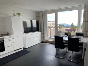 Réfrigérateur, four, plaque de cuisson, lave-vaisselle