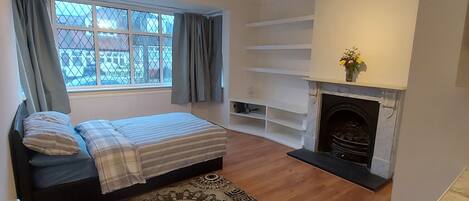 3 多间卧室、熨斗/熨衣板、WiFi、床单