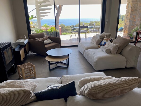 Living area - Villa Californienne Pour 8 Personnes vue mer Proche de la Plage de L'almanarre (Carqueiranne)