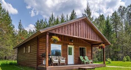 GRINNELL, a cozy cabin only 7 miles from Glacier National Park!