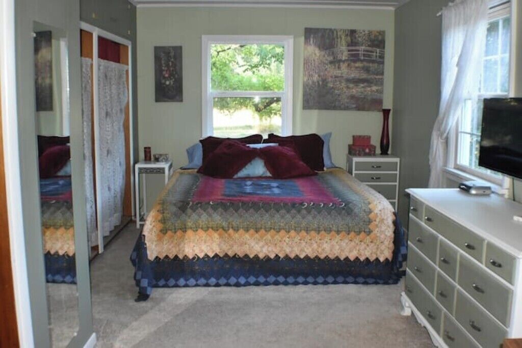 3 bedrooms, desk, travel crib, free WiFi