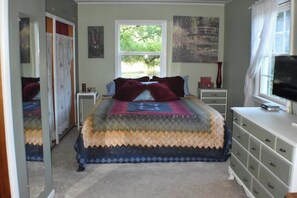 3 bedrooms, desk, travel cot, free WiFi