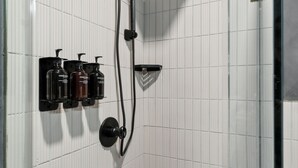 Rom – city, 1 queensize-seng, byutsikt | Dusj på badet