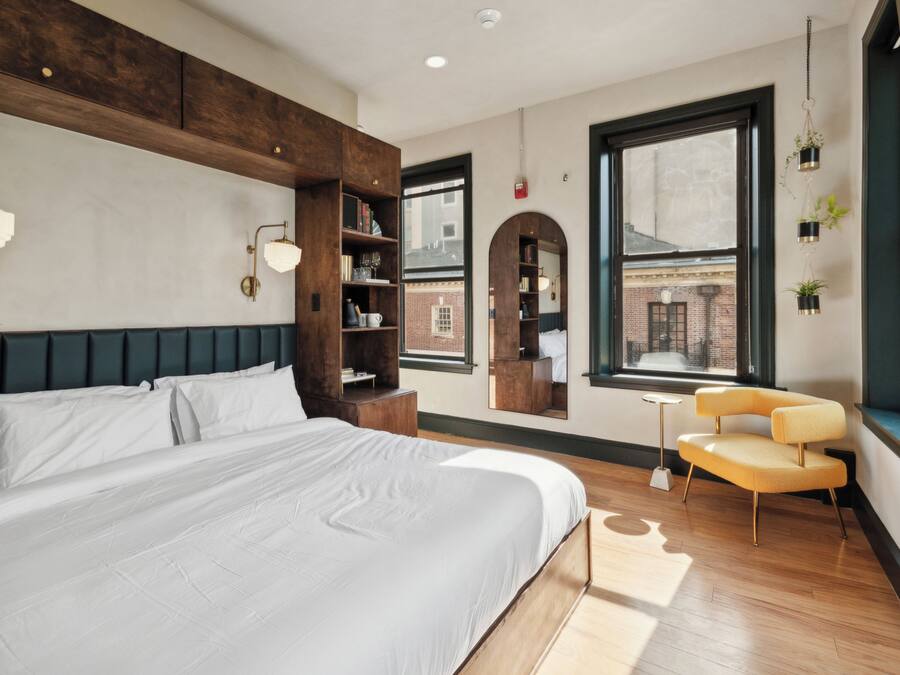 Free WiFi, bed sheets