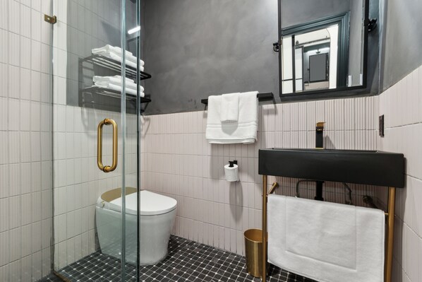 Hårføner, badekåper og håndklær