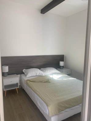 2 chambres, bureau, lit de bébé portatif, accès au Wi-Fi (inclus)