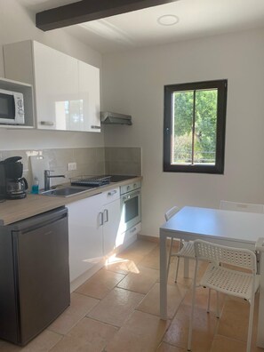 Fridge, microwave, oven, stovetop