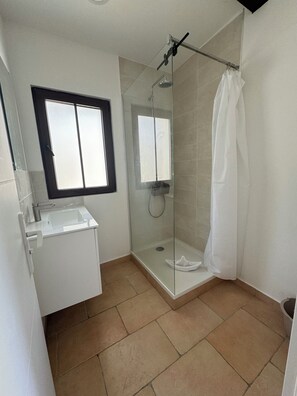 Shower, hair dryer, towels, toilet paper
