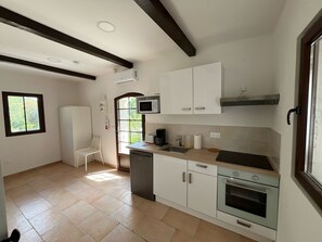 Private kitchen - Apartement Avec Terrasse A 10 MN DES Plages A Pieds (LE LAVANDOU)