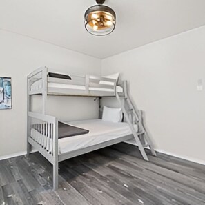 3 عدّة غرف نوم وواي فاي وملاءات أسرّة