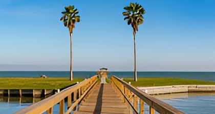 Coastal Haven: Sleeps 7!