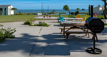 Coastal Haven: Sleeps 7!